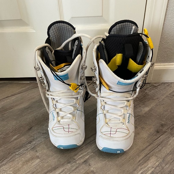 Women’s snowboarding boots - Picture 2 of 2